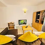 Smart Retreat Next To Station Daire